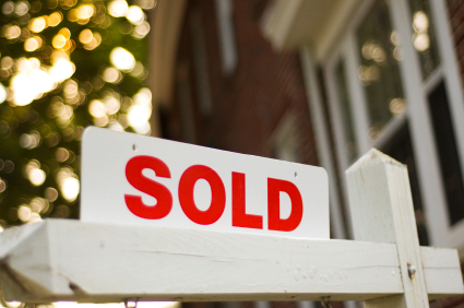 How to Buy and Sell a Home at the Same Time